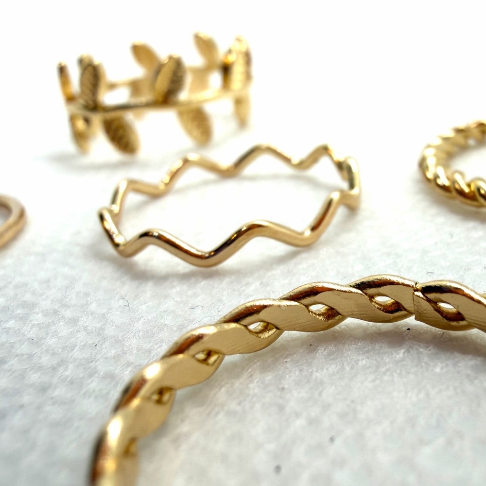 Set of 5 Gold Stacked Midi Rings Set